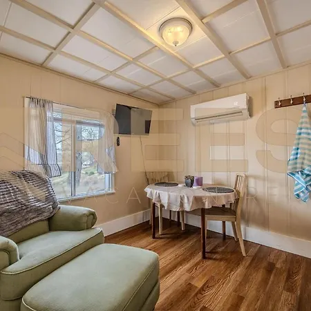 Beach Cabin #4